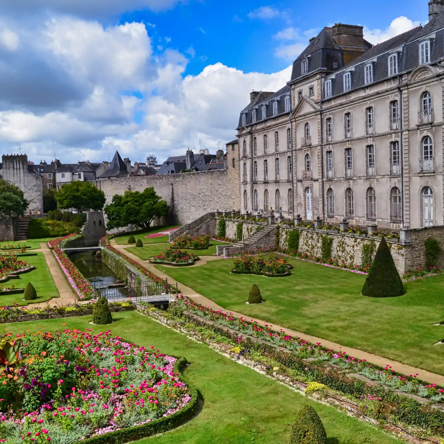 gward conciergerie est né à vannes